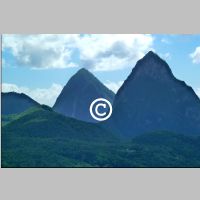 6 18222 217 Pitons St Lucia QM2 - Karibikkreuzfahrt 2010.jpg